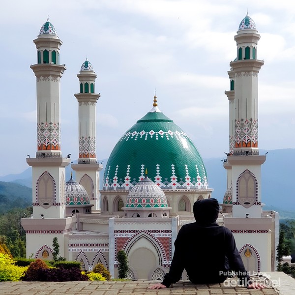 Masjid Raudlatul Ikhsan: Tempat Ibadah yang Menyatu dengan Jiwa Cilacap